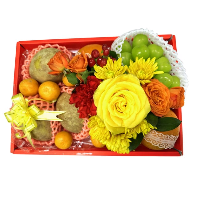 Medium Surprise Box – Tropical Fruits & Fresh Flowers.